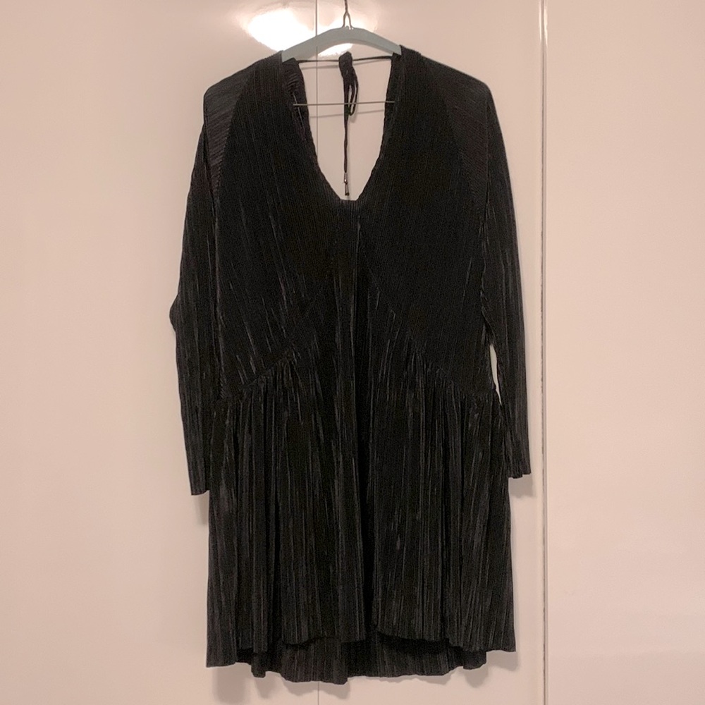 Zara tie back black pleat dress long sleeve black small